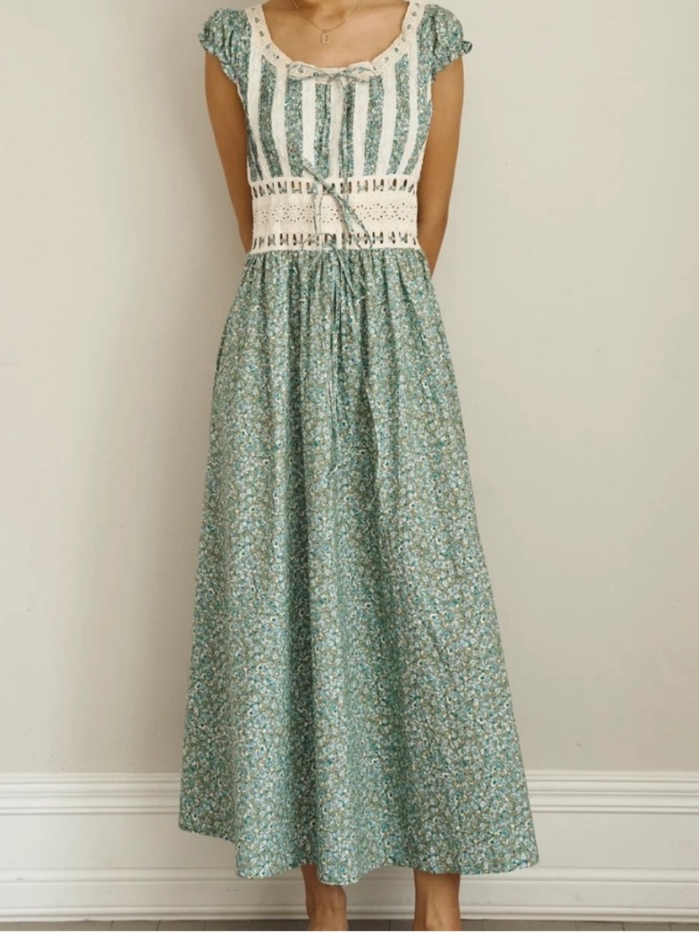 Nothing Fits But Athena Dress Size Large New NWT Green Floral Meadow Lace Ties